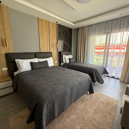Hotel Maraj อุลซิน ภายนอก รูปภาพ