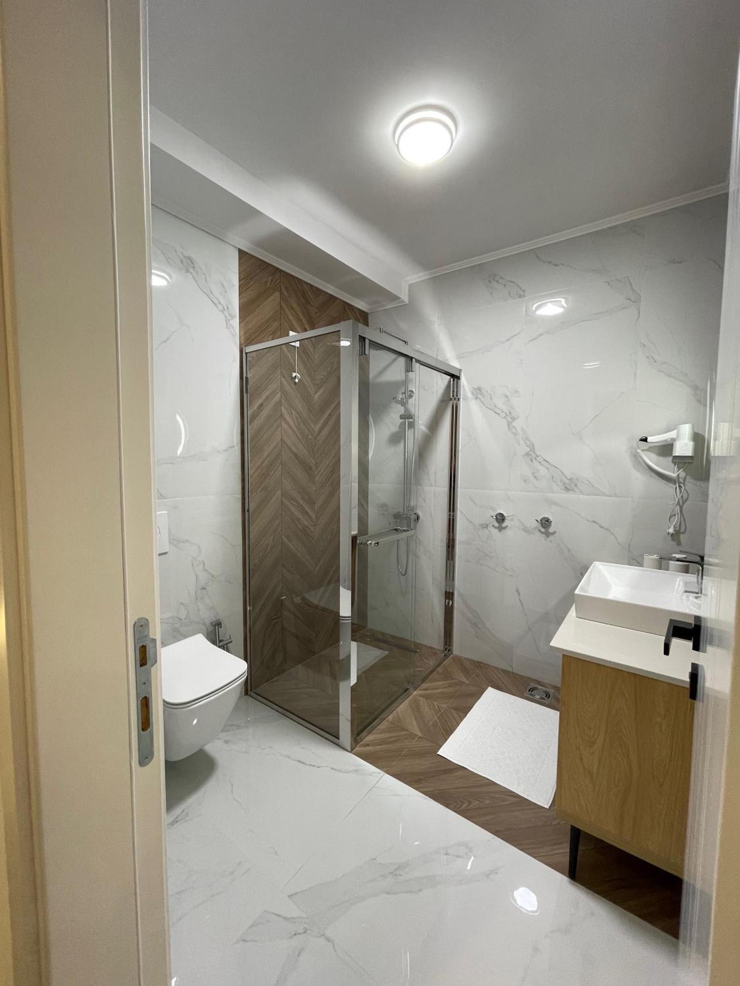 Hotel Maraj อุลซิน ภายนอก รูปภาพ
