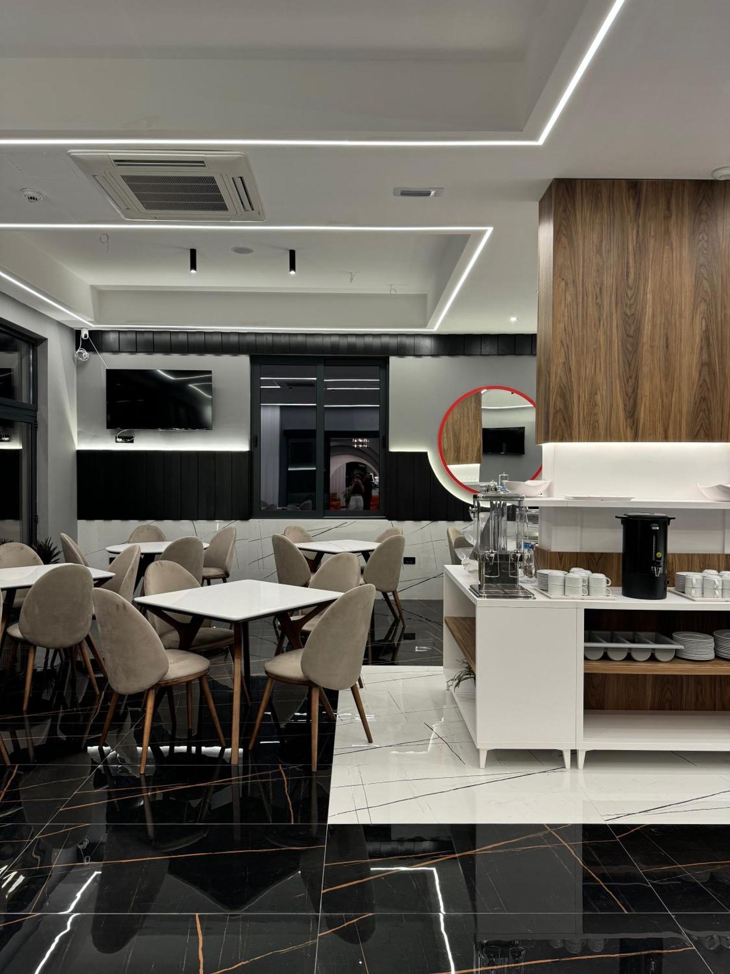 Hotel Maraj อุลซิน ภายนอก รูปภาพ