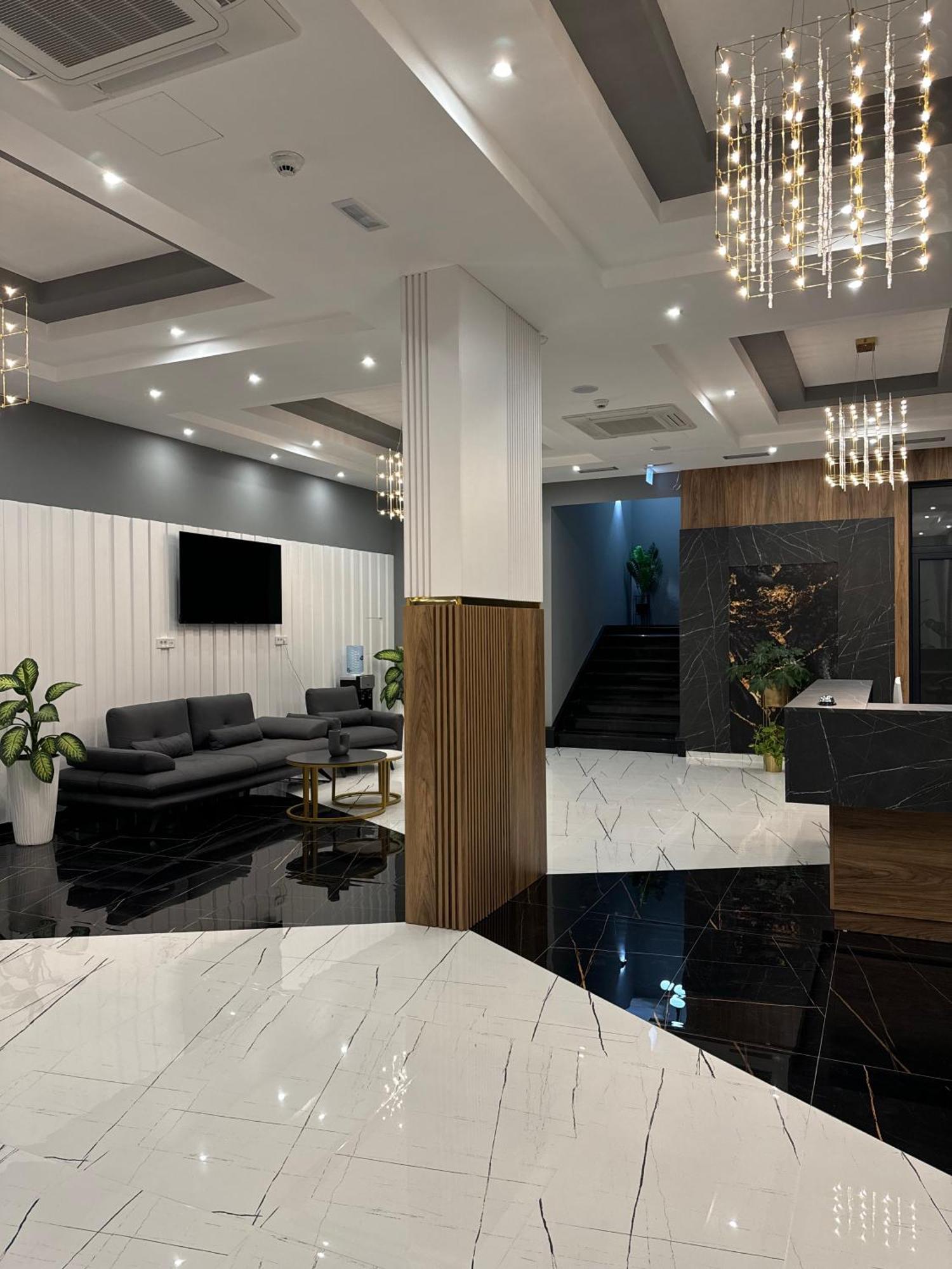 Hotel Maraj อุลซิน ภายนอก รูปภาพ